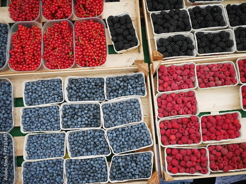 different berries market choice