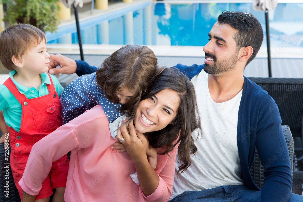 Obraz premium Family close to the pool
