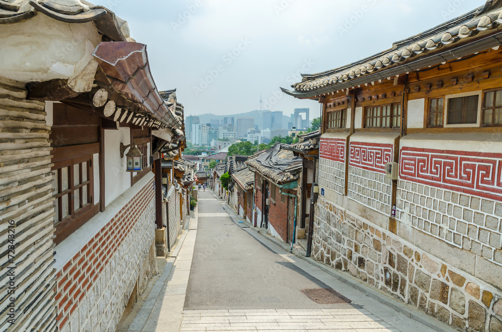 Fototapeta premium Bukchon hanok village in summer at seoul south korea