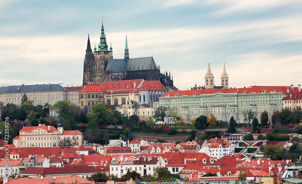 Obraz premium Widok na zabytkowe Hradczany Praga,Czechy.