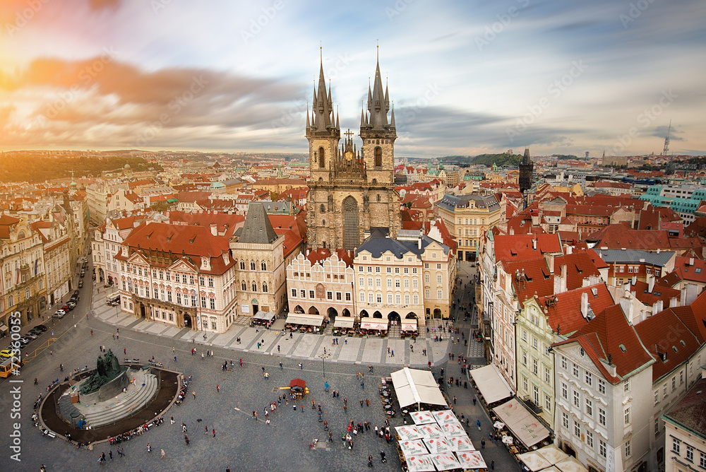 Naklejka premium Widok na rynek starego miasta Praga,Czechy.