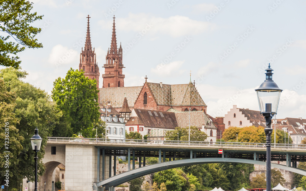 Naklejka premium Basel, historische Altstadt, Münster, Rheinufer, Sommer, Schweiz