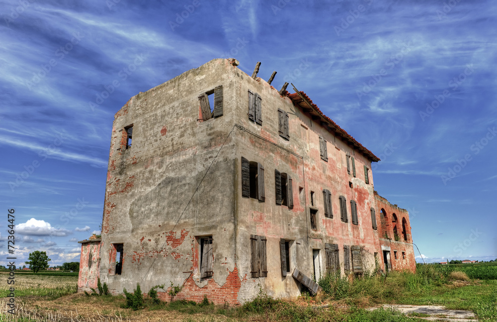 Abandoned, derelict farm building.