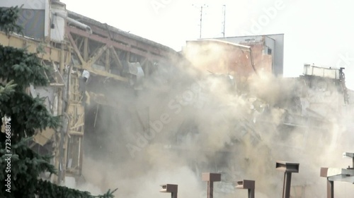 Collapse of the building during demolition work