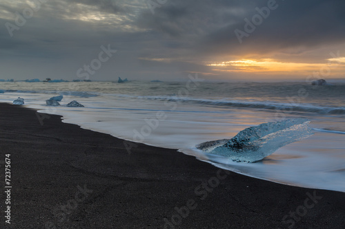 Iceberg sur la plage © rodhan