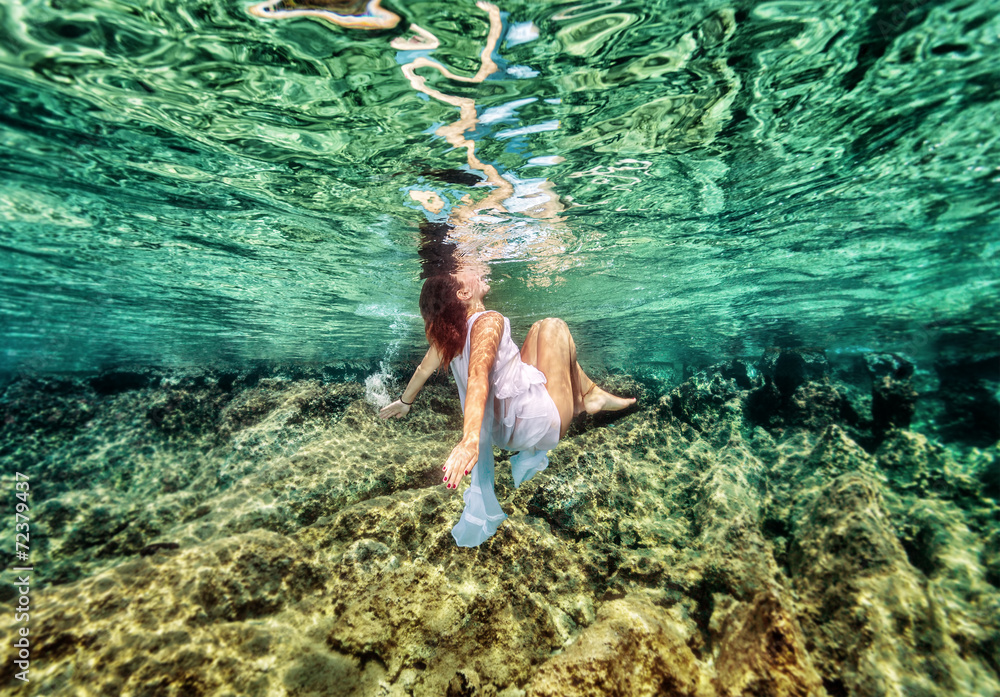 Fototapeta premium Dancing underwater