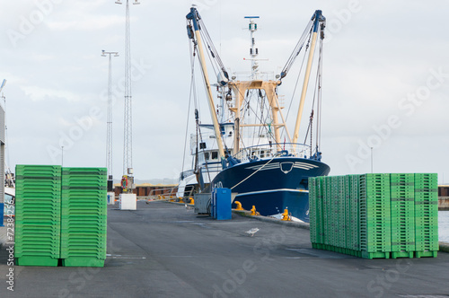 Fischkutter im Hafen photo