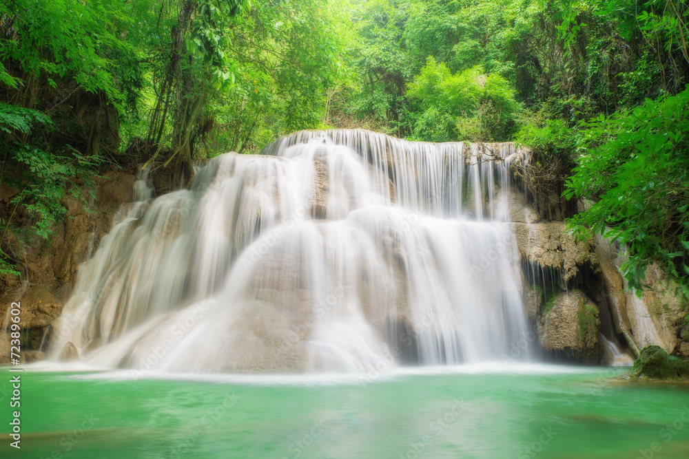 Obraz premium Deep forest Waterfall in Kanchanaburi