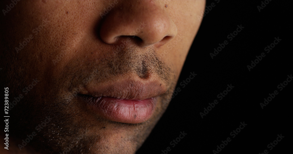 Obraz premium Close up on African man's lips