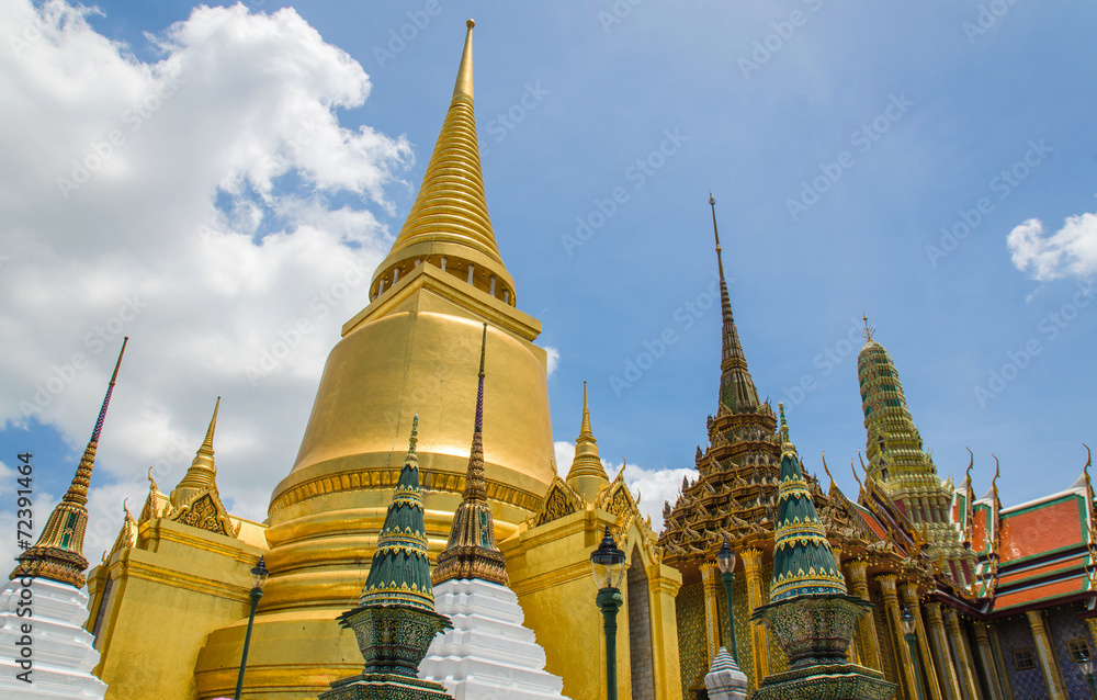 Fototapeta premium Wat Phra Si Rattana Satsadaram or watphrakaew in Bangkok Thailan