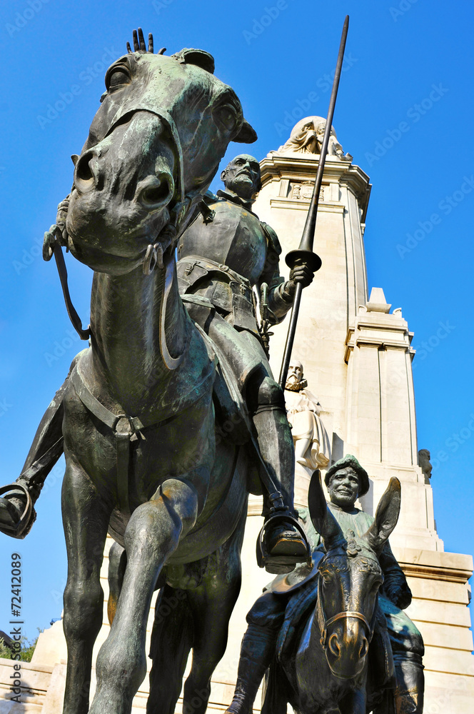Fototapeta premium monument to Miguel de Cervantes in Plaza de Espana in Madrid, Sp