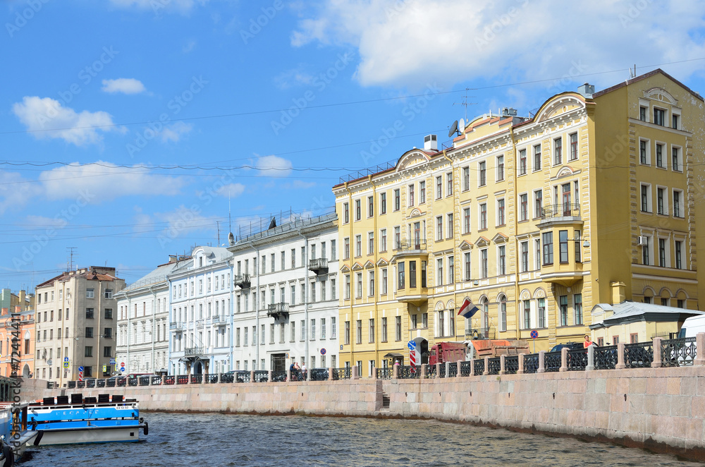 Особняки на набережной реки Мойки в Санкт-Петербурге