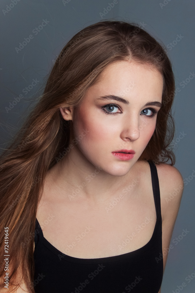 Take a model test of a young pretty girl Take a model test of a young pretty girl