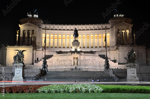 Majestatyczny Ołtarz Ojczyzny nocą w Rzymie, Włochy