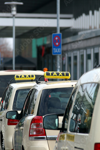 Taxischlange, Taxischild auf Dach, Taxi frei