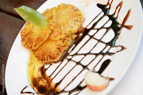 grilled pineapple with chocolate
