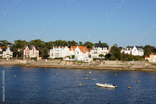 Bord de l'eau à Saint-Palais-sur-Mer photo