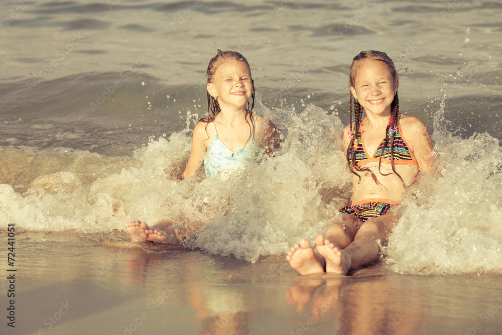 Fototapeta premium happy kids playing on beach