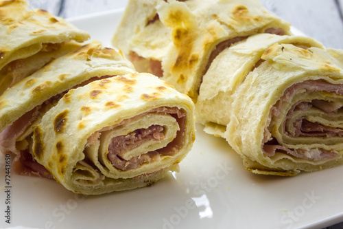 Roll of piadina with ham and cheese