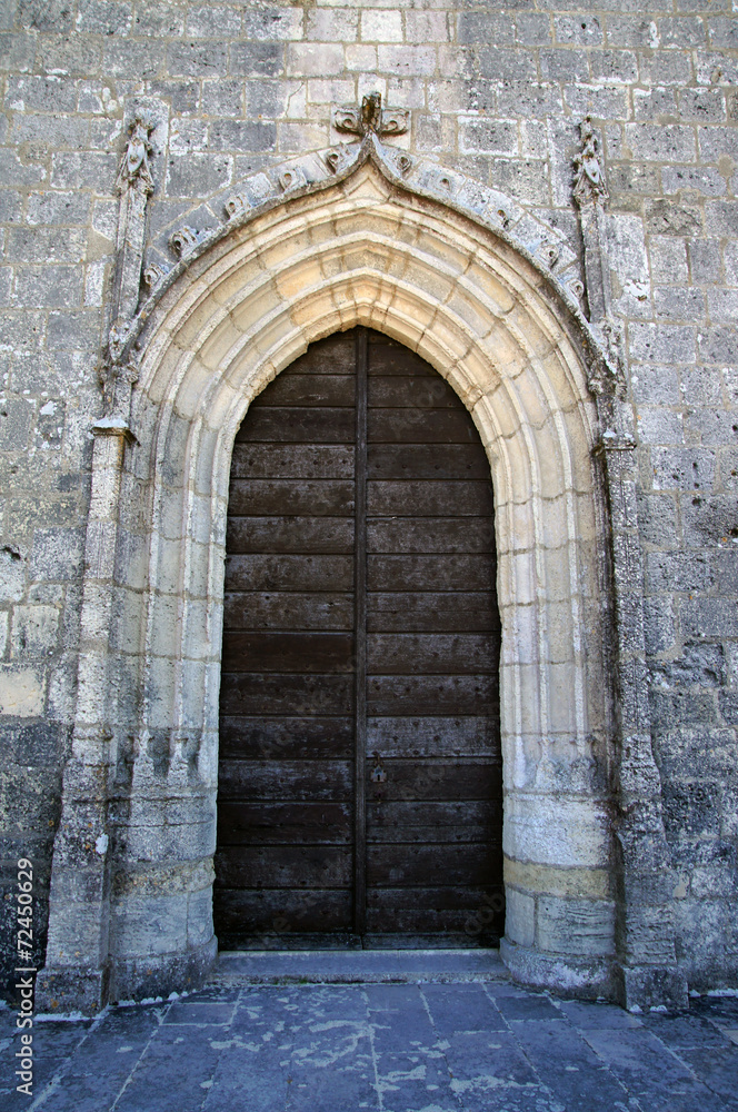 Porte de l'église romane Sainte-Radegonde à Talmont-sur-Gironde