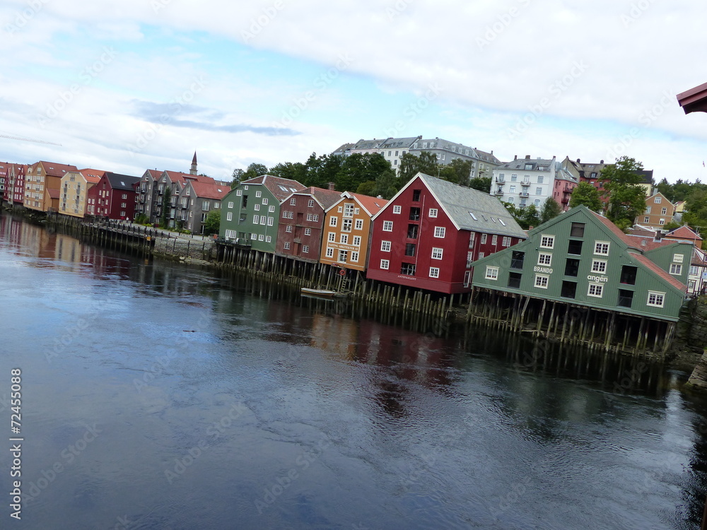 Maisons pilotis Trondheim rivière Nidelva