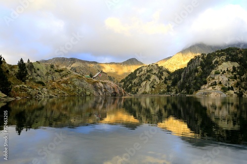 Fototapeta Naklejka Na Ścianę i Meble -  Lac et barrage Colomers, Spain