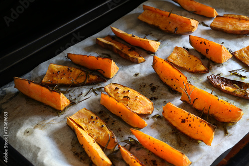 Canvastavla oven roasted sweet potato wedges