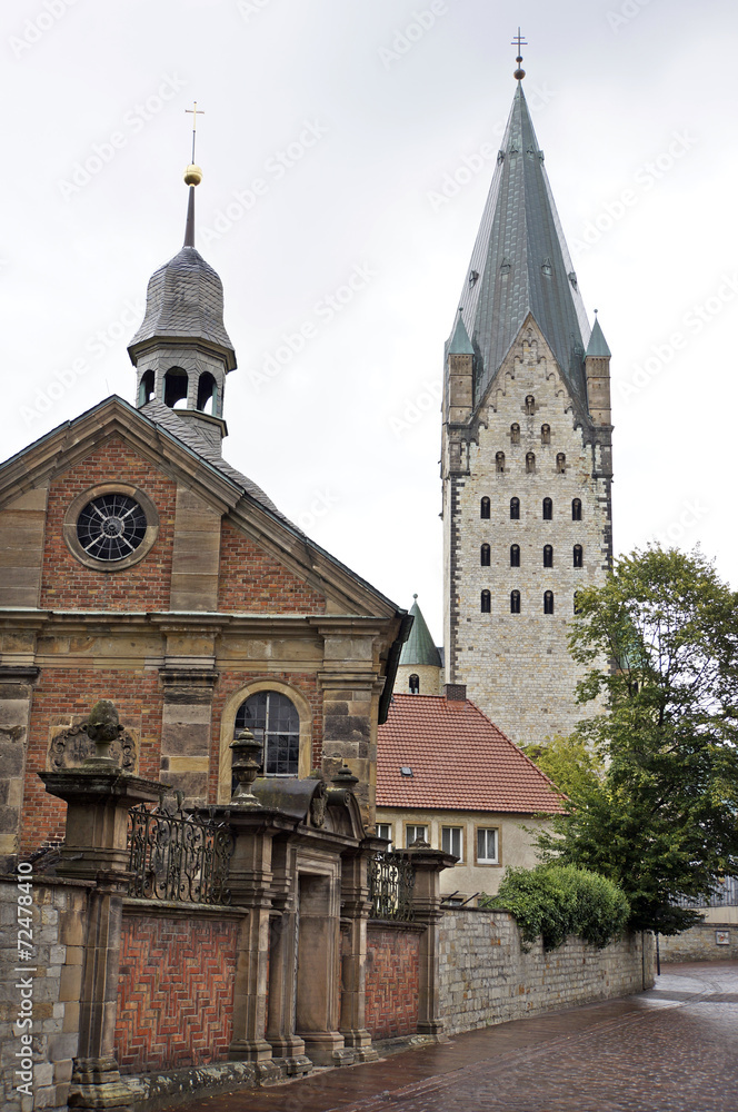 Alexiuskapelle und Paderborner Dom