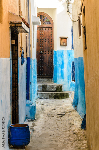 Blaue Gasse in der Medina in Rabat © dietwalther
