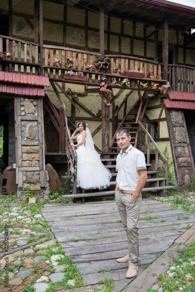 Obraz premium Beautiful married couple in the wedding day