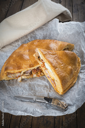 Cuadro en lienzo Hornazo tradicional relleno de carnes variadas y huevo cocido
