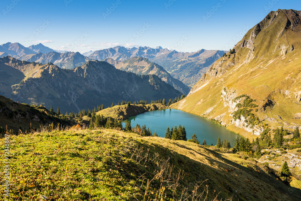 Fototapeta premium Landschaft im Allgäu mit See und Bergen