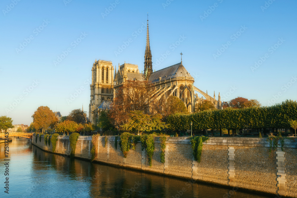 notre-dame , Paris ..