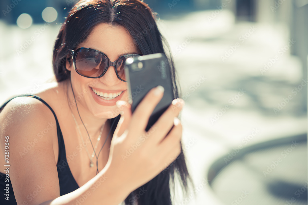 Naklejka premium beautiful long black hair elegant business woman using smartphon