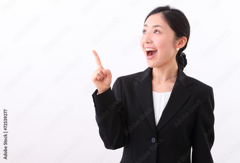 案内する若い女性 案内する若い女性