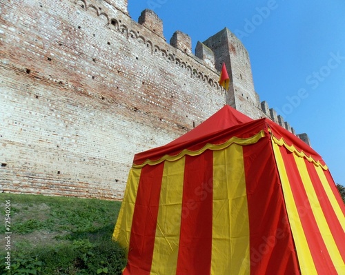 Fotografia Middle Ages tend with yellow and red lines at the foot of the ol