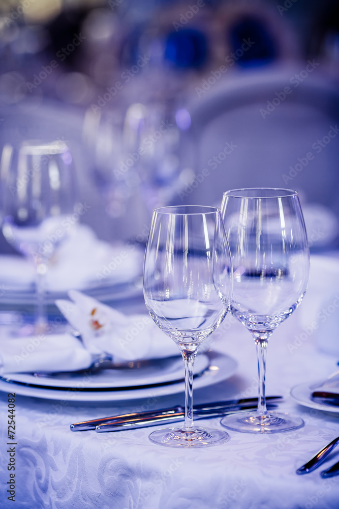 Empty glasses in restaurant Empty glasses in restaurant