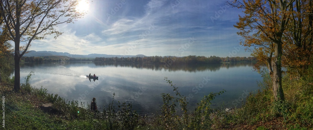 Fototapeta premium Landschaft am Breitenauer See mit Ruderboot