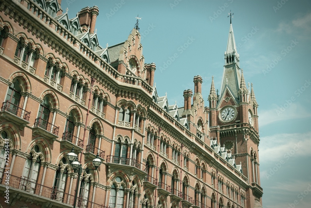 Obraz premium London St Pancras Station - filtered tone, cross processing