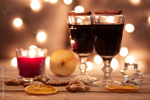 Two glasses of mulled wine with gingerbread and spices