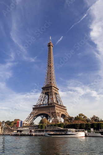 Eiffel Tower © maxmitzu