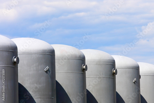 Oil and gas tanks © hramovnick