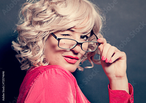 Фотография sassy girl with glasses-business rocks 05