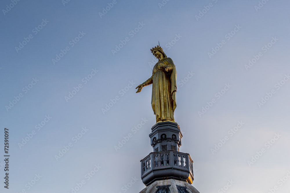 Statue de bronze de la Vierge Dorée Stock Photo | Adobe Stock