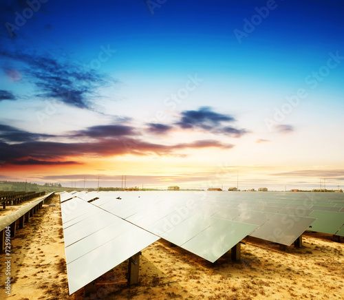 Solar panels - tracking system © gjp311