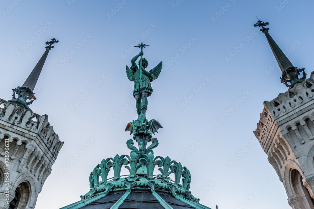 Statue de Saint Michel Archange 
