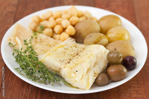 fish with potato and chick-pea