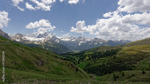 Fototapeta Naklejka Na Ścianę i Meble -  Les Dolomites au Col de Sella 2240m