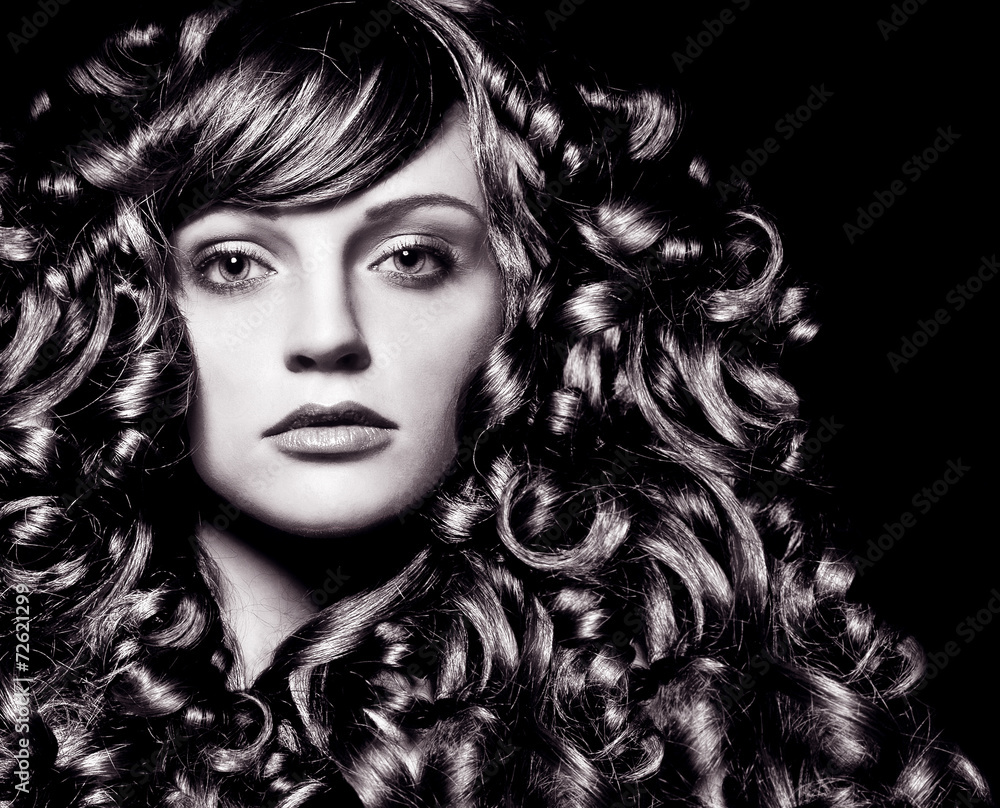Fototapeta premium girl with stunning wavy hair-haircolors 35_sw