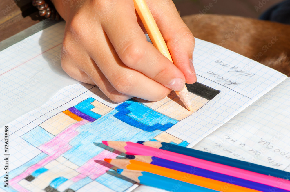 Naklejka premium Child hand draws the multicolored minecraft picture. Outdoors cl